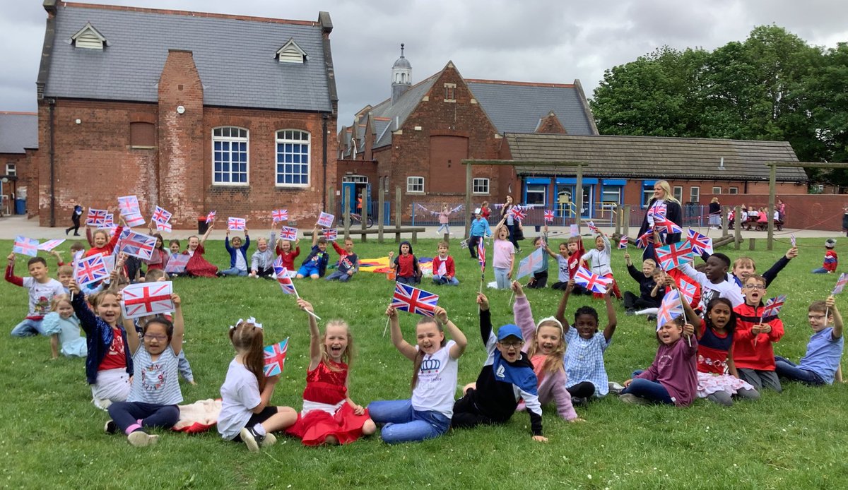 Lovely afternoon celebrating the Queen's Platinum Jubilee. <a href="/wearenewington/">Newington Academy</a> <a href="/NA_meerkats/">Newington Meerkats</a> <a href="/CNicholson_Edu/">Craig Nicholson</a>