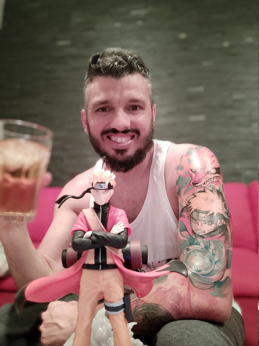 Gibaja86's tweet photo. Celebración con mi nueva adquisición.
Me moriré, y no veré a ningún equipo igualar al Real Madrid. #RealMadrid #HastaElFinalVamosReal #ChiringuitoChampions #NARUTO #tattoo #decimocuarta #NarutoShippuden https://t.co/vJJRQCljr2