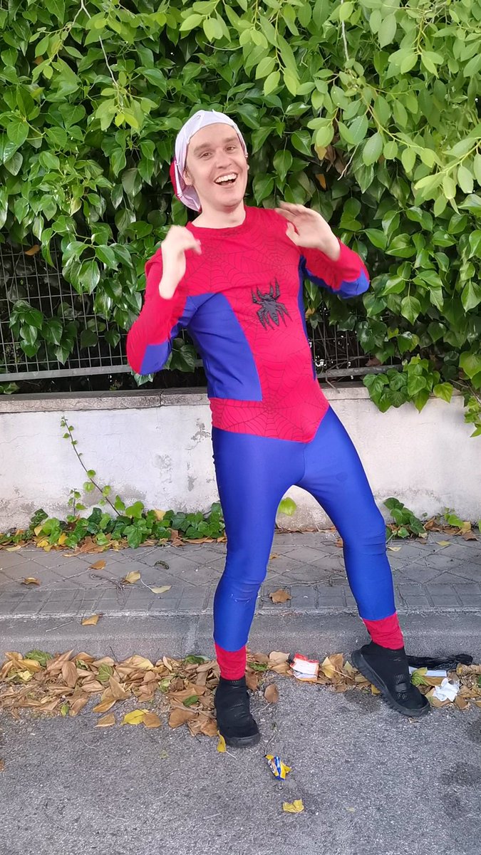 DiegoFerroAct's tweet photo. 🕷️Hoy he tenido que decir adiós a mi barba y he sido un #súperhéroe por #exigenciasdelguión. ¡#Divertido pero agotador esto de salvar al mundo, me libro de la #mascarilla y me toca currar con #máscara! 🕸️#actor #personajes #diegoferro #diegoferroactor #Spiderman #act #gay #LGTB https://t.co/DzfhP0toqI