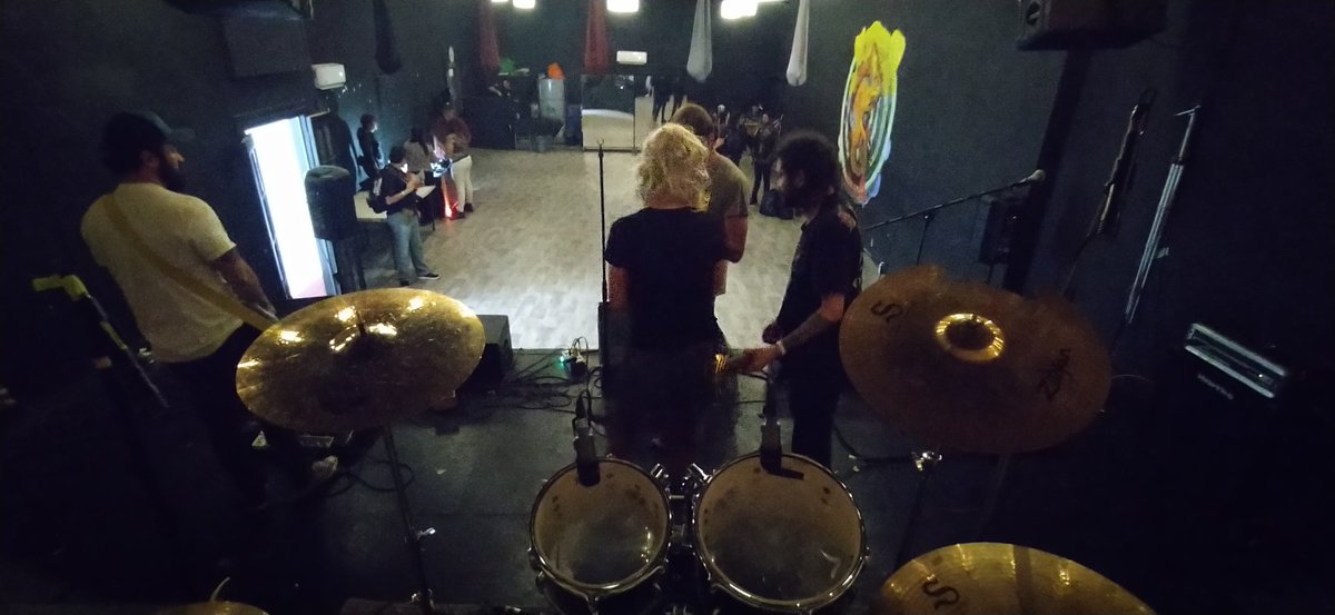 menoshumanos's tweet photo. Ya estamos haciendo #soundcheck en #foroMeraki, para el aniversario de @idarocksrevista #idaFest hoy en la Colonia Roma. Caiganle \m/ https://t.co/XIFraxzmXA