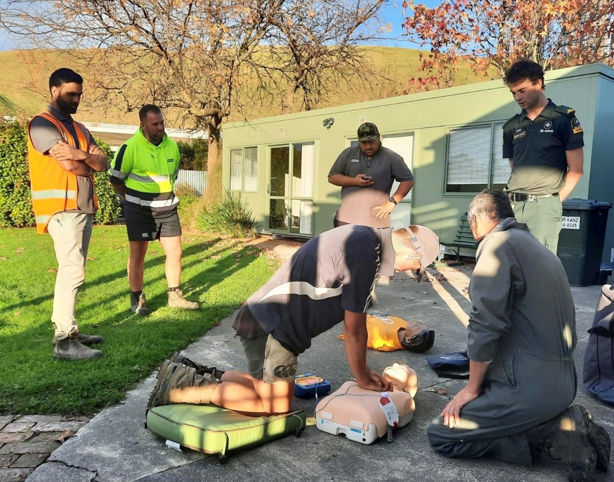 StJohnNZ's tweet image. In a cardiac arrest do you know the 3 Steps for Life?
If you don't, then book your group for one of our free 3 Steps for Life courses at fal.cn/3stepsforlifec…

#community #callpushshock #nz #stjohnnz