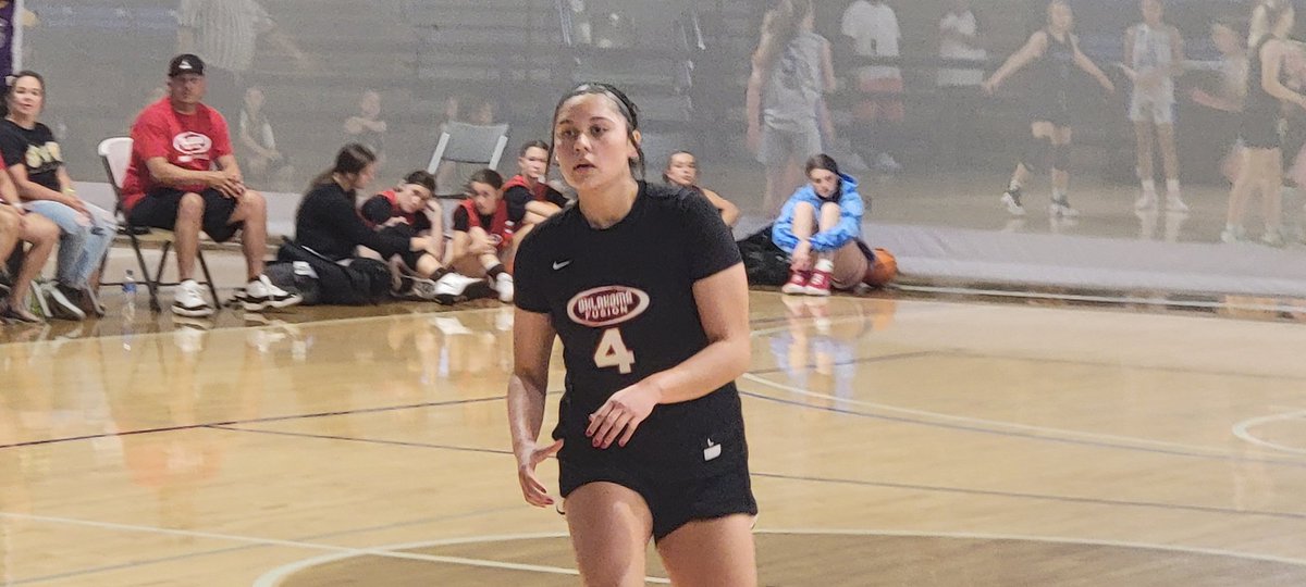 I've seen <a href="/AnnastonBrown/">Annaston Brown</a> play a lot in my time in OK. I've never seen her have a game like this. Confidence through the roof. Filling it up from long range. Playing lockdown D. Just incredible. Making huge strides in her game here at the #PGHDynastyRegionFinals. <a href="/PGHCircuit/">Prep Girls Hoops Circuit 🏀</a>