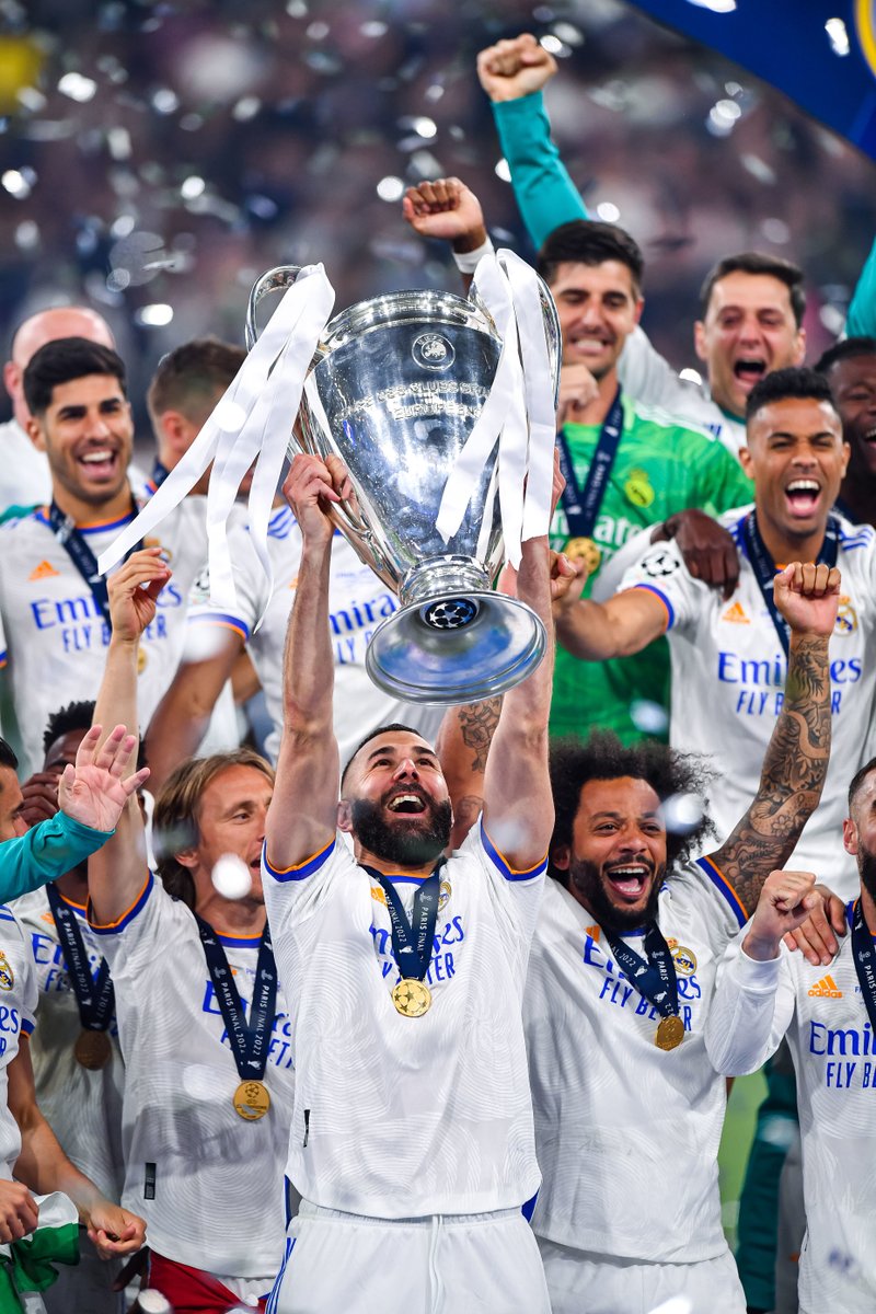 ActuFoot_'s tweet photo. La plus grande légende du foot français ? ⭐️🇫🇷 https://t.co/qb4jlGL3XR
