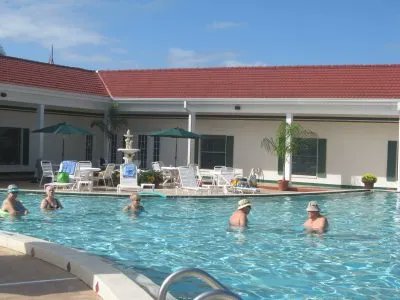 RetirementMedia's tweet photo. “55+ communities require at least one person age 55 and over per unit and consist of single family homes usually ranch style one level homes, ranch condos, town homes or apartments.” https://t.co/CAT6QMHiM8 #55community https://t.co/vPUFcoujaG