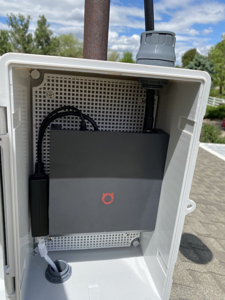 jimbrinkerhoff's tweet image. Bobcat install went really well. One down 3 to go. @BOBCATiot @helium