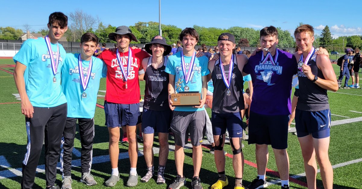 ThomasTitans's tweet photo. Senior Sectional Champs! https://t.co/lySZEB9zci