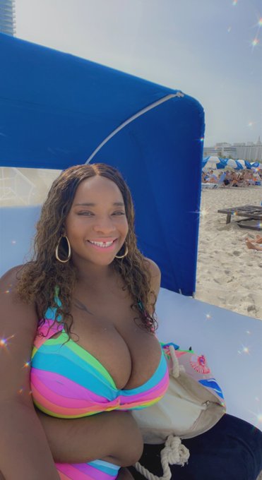 When ur  #Black #Boobs on The #Beach take over ya #bathingsuit 👙🏝☀️ https://t.co/bLc4gdGqE3<a href="/tag/black"class="tags">#Black</a><a href="/tag/boobs"class="tags">#Boobs</a><a href="/tag/beach"class="tags">#Beach</a><a href="/tag/bathingsuit"class="tags"><span>#bathingsuit</span></a>