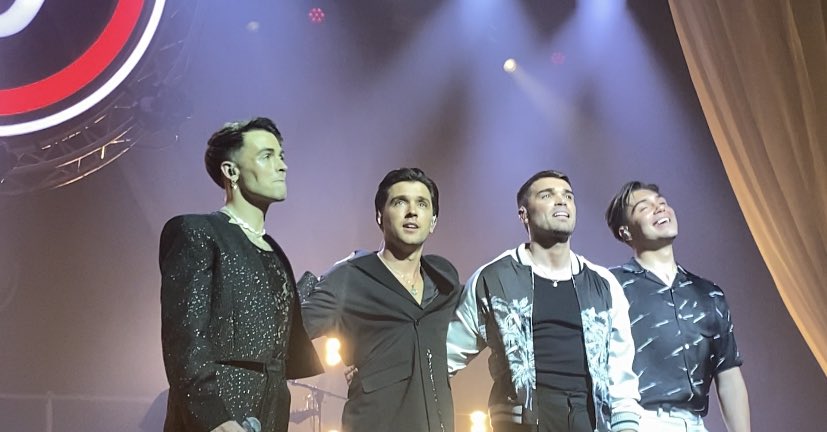 christie_x_x's tweet photo. actual best night ever omg 😭😭😭 smashed it @UnionJworld #ReunionJ https://t.co/ZOroMynS80