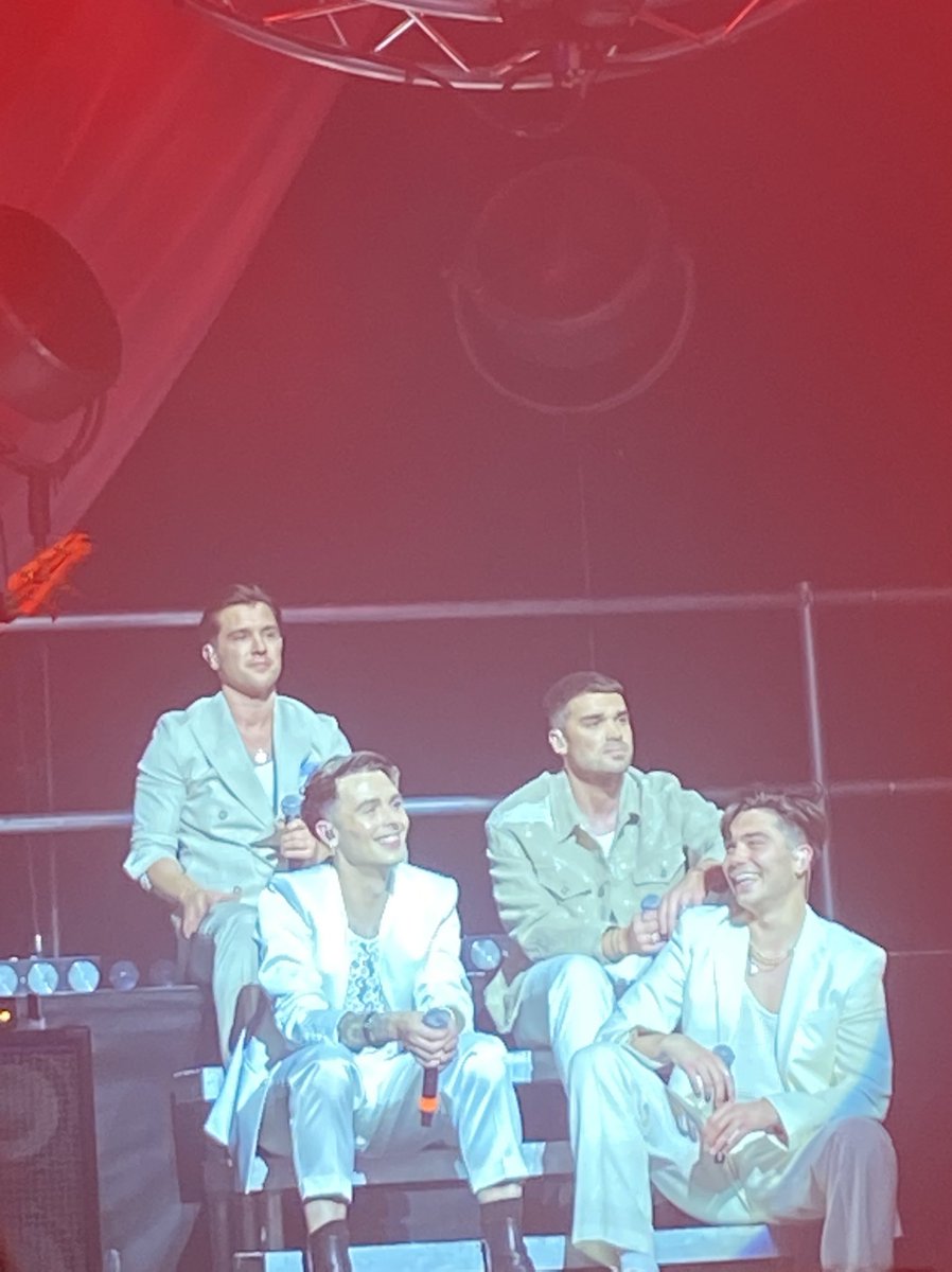 christie_x_x's tweet photo. actual best night ever omg 😭😭😭 smashed it @UnionJworld #ReunionJ https://t.co/ZOroMynS80