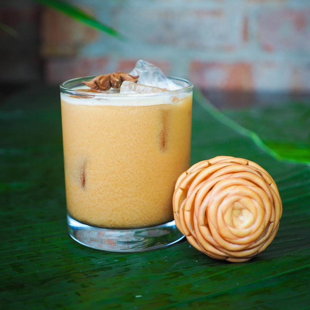 Homestead_Chi's tweet image. Sip back and relax - We’ll take care of you this weekend on The Roof

🥥 Smoke on the Water {Aperol, coconut milk, cinnamon anise syrup, and coffee}