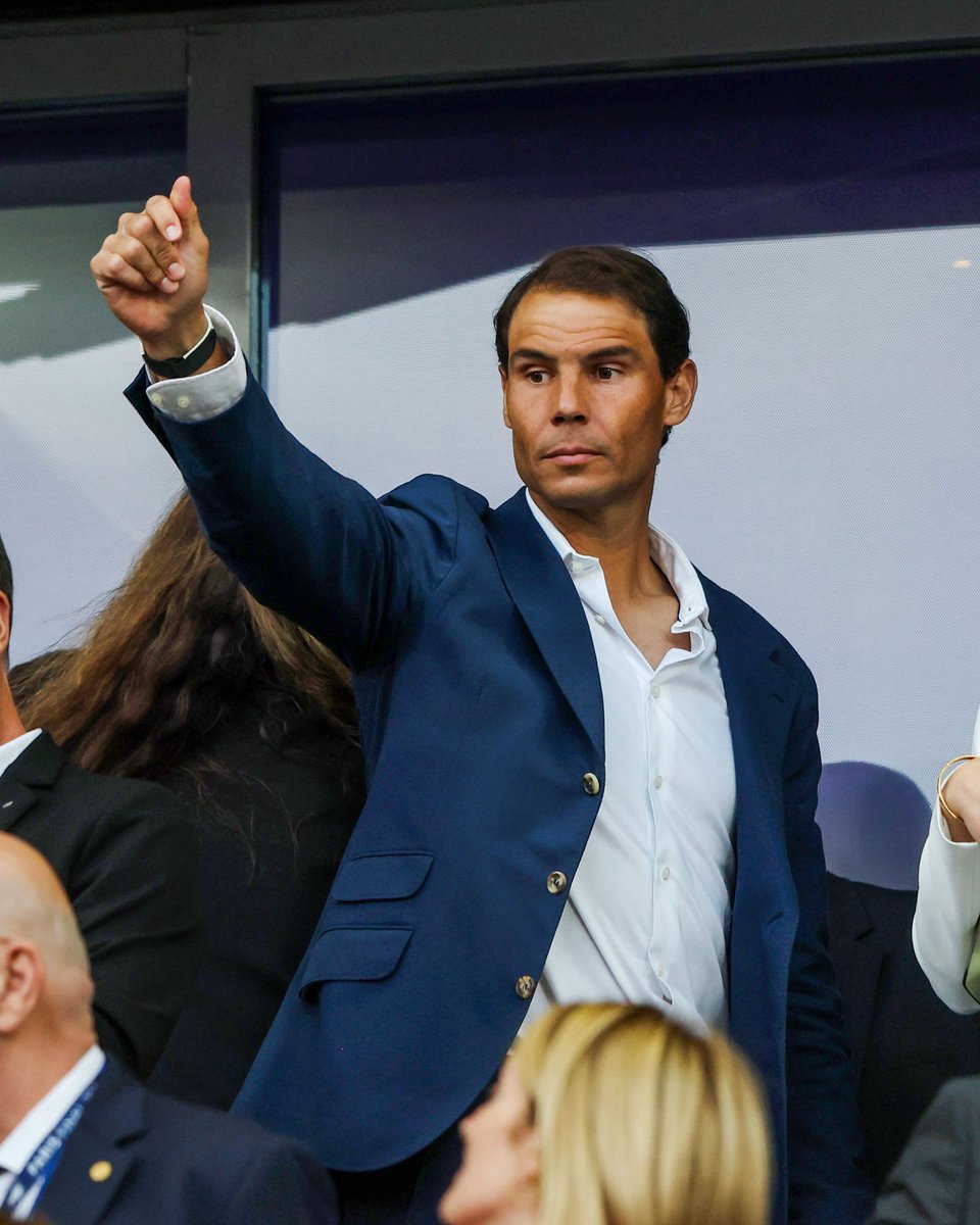 "Shhh, camarero!! Encárgueme otra 14a para la semana que viene. A entregar: en la Philippe Chatrier. Gracias".