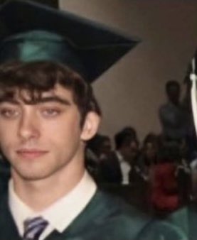 tcbjlj's tweet photo. @GovRonDeSantis Cameron was a top student and not a frivolous playboy, they threw him with the criminals!!

#Cameron_herrin_is_innocent #cameronherrin #CameronCase #cameronwasnotracing #FL #Florida #Tampa #USA https://t.co/T3z0n80dYE