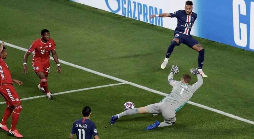 _BAYYERN's tweet image. أقسم بالله العظيم أعظم اداء لحارس في نهائي دوري ابطال أوروبا كان لمانويل نوير في نهائي لشبونه ضد باريس سنة 2020 .

- بس مشكلته مايجيب لايكات