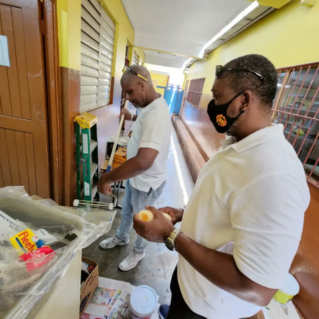 IUCCKI's tweet photo. Yesterday, our club joined with  the Kiwanis club of downtown Kingstown (sponsoring club). To paint classrooms at the holy family primary for their annual labour day project president Romario was there live in colors. 🎨 🙏 🤲 https://t.co/ueuC0NM39C