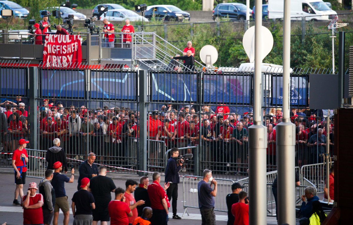 ActuFoot_'s tweet image. Entre le tirage au sort à refaire des 8es de finale et l'organisation de la finale...

La phase à élimination directe de cette #UCL aura débuté par un fiasco, et se sera conclue de la même manière.