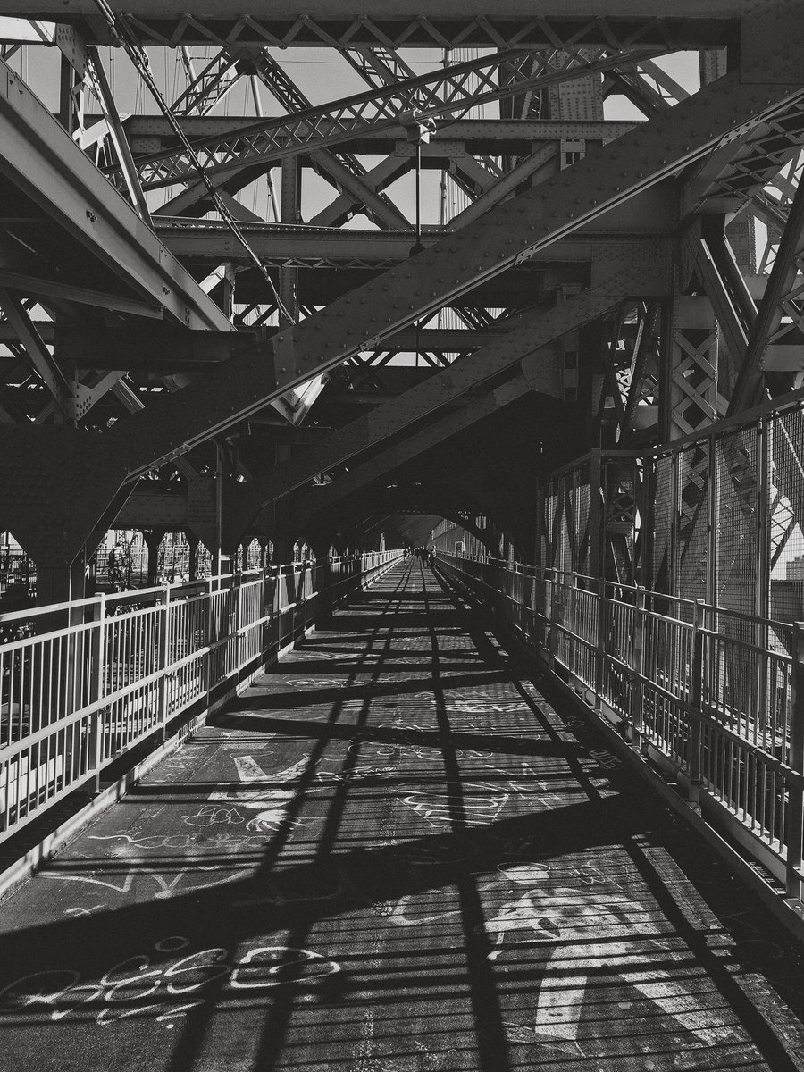 CKriegsheim's tweet photo. It's a lovely day and the sun is shinin' everywhere I strolling 🚶‍♂️ through I see the people smiling 
#Sunny #NYC #photography #PhotoOfTheDay #photo #photographylovers #streetphotography https://t.co/ssBiYvZkOk