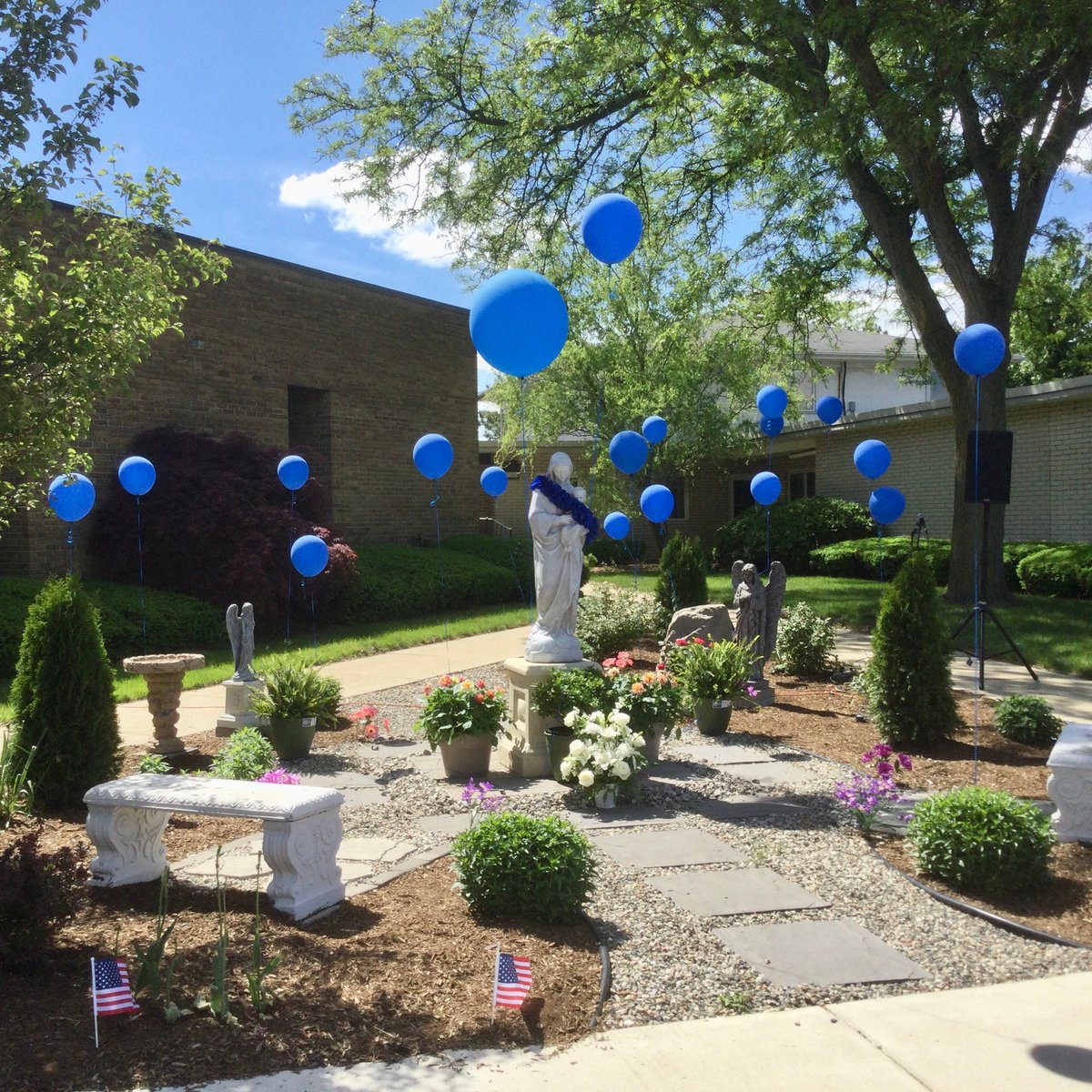 StMaryJoy's tweet photo. To honor the end of the Month of Mary, we blessed our newly remodeled “Garden of Joy.” 
#StMaryCOOJ #monthofmary #blessedvirginmary #stmary #catholicchurch #aod #unleashthegospel #marygarden https://t.co/paQrp6Szch