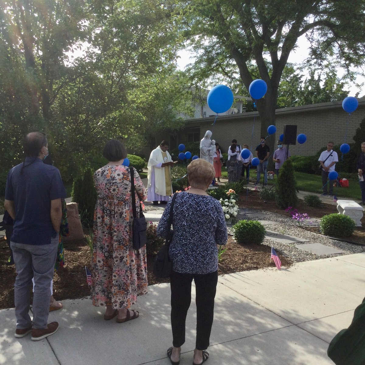 StMaryJoy's tweet photo. To honor the end of the Month of Mary, we blessed our newly remodeled “Garden of Joy.” 
#StMaryCOOJ #monthofmary #blessedvirginmary #stmary #catholicchurch #aod #unleashthegospel #marygarden https://t.co/paQrp6Szch
