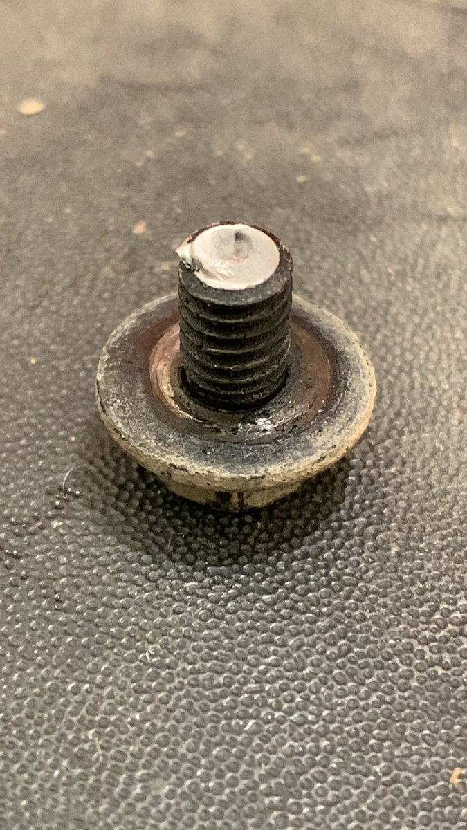 jay_weiss's tweet photo. @FlyerOstrich: “It can’t be that bad to over torque this one.”
The bolt: “Bet” https://t.co/pJvW9fsO74