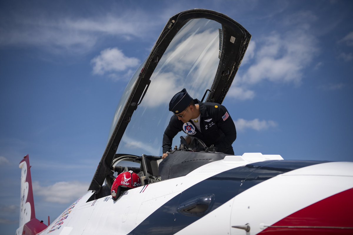 AFThunderbirds's tweet photo. See you tomorrow, #Indy500 😎

@IMS 
#poweredbyairmen
#af75 https://t.co/gfpkGijkYn