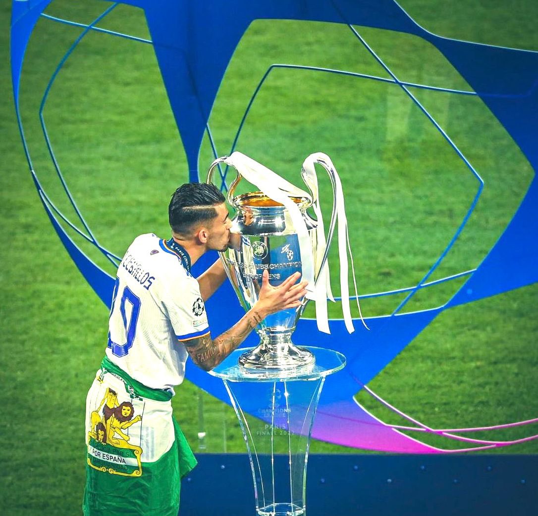 DaniCeballos46's tweet photo. REEYES DE EUROPA 1️⃣4️⃣⚪️🏆 https://t.co/95U4XRSDeU