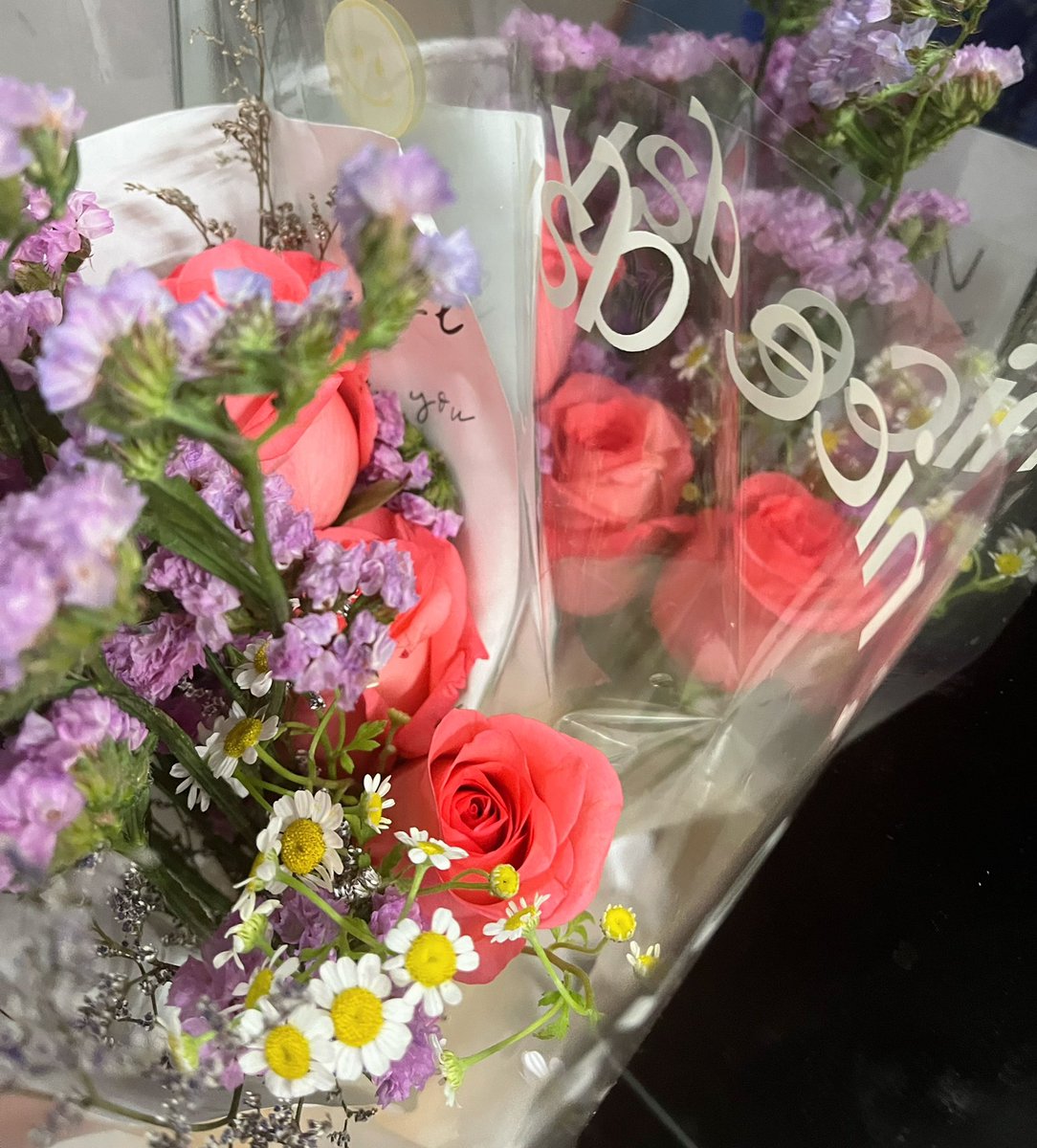 Rindooooo1's tweet photo. First graduation bouquet received💐💐💐💐💐💐谢谢我亲爱的朋友💖 https://t.co/4CB7bnMjhV