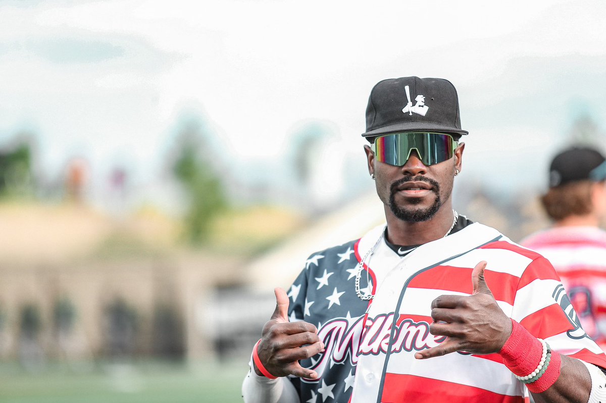 MKEMilkmen's tweet photo. Milkmen are reppin’ the red, white, and blue on this beautiful Saturday night! 🇺🇸⚾️💥 https://t.co/dSIPB6kRod