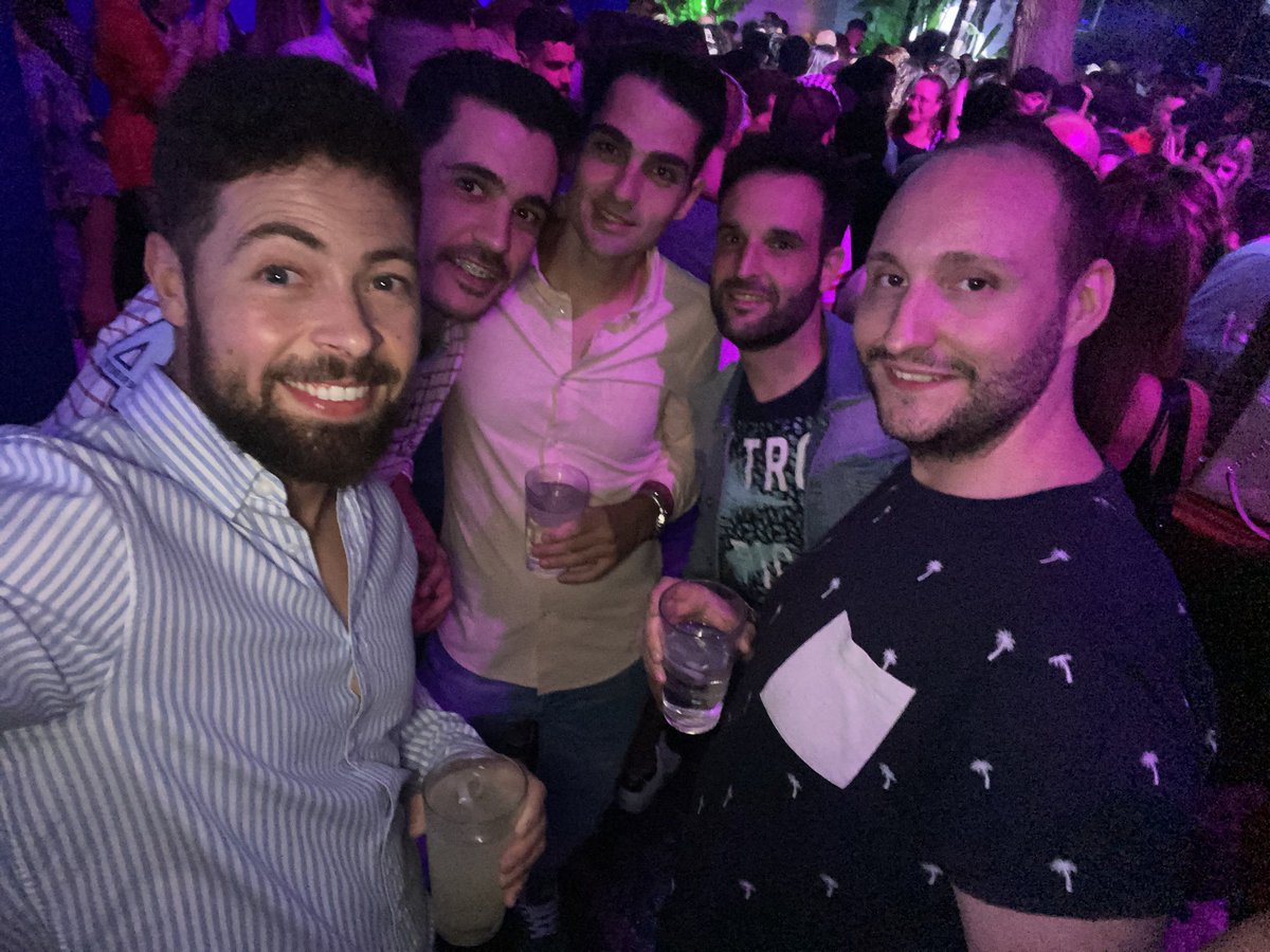 ManuBlankero's tweet photo. La noche es joven #conileando https://t.co/nBfcMEZUwj