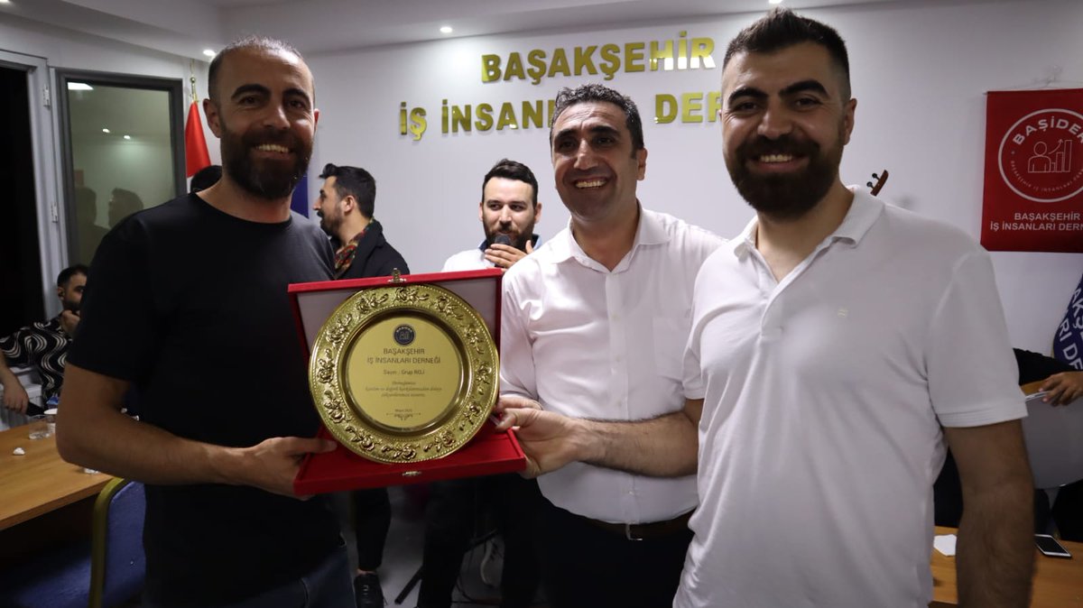 BasiderD's tweet photo. Sanatçılar:
 #GrupRoj
(Yaver ve Harun), #İsmetJiyan, 
#ErcanAras, 
#AyhanÇoban, 
#SerkanAydemir ve değerli gazeteci @yozgurbulbul 'le can-ı gönülden teşekkür ediyorum. 
BAŞİDER BAŞKANI 
ERGİN KAYA
#başider
#erginkaya
#kayalargrup @ferengizhaber @ozgur_marmara @BasaksehirPosta https://t.co/DO5iL8V7om