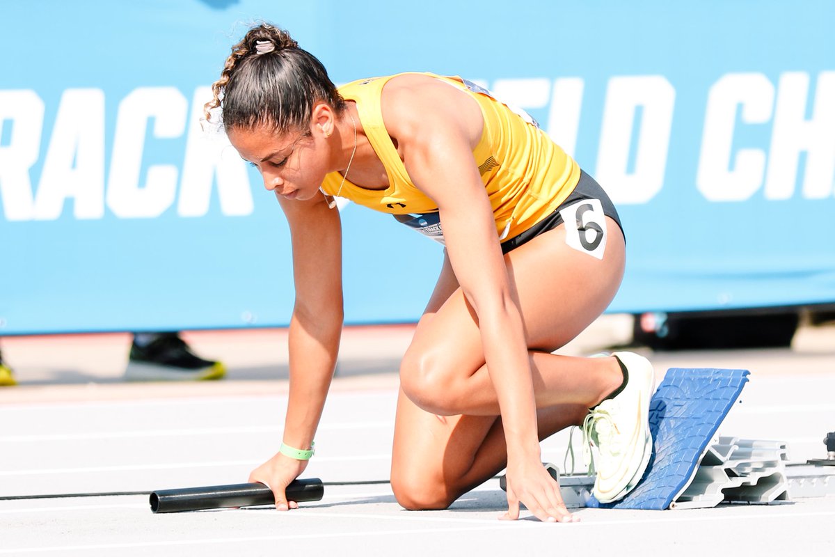 GoShockersTFXC's tweet photo. 4x100m relay takes 18th with a 45.43! #watchus https://t.co/F7zbXXo06W