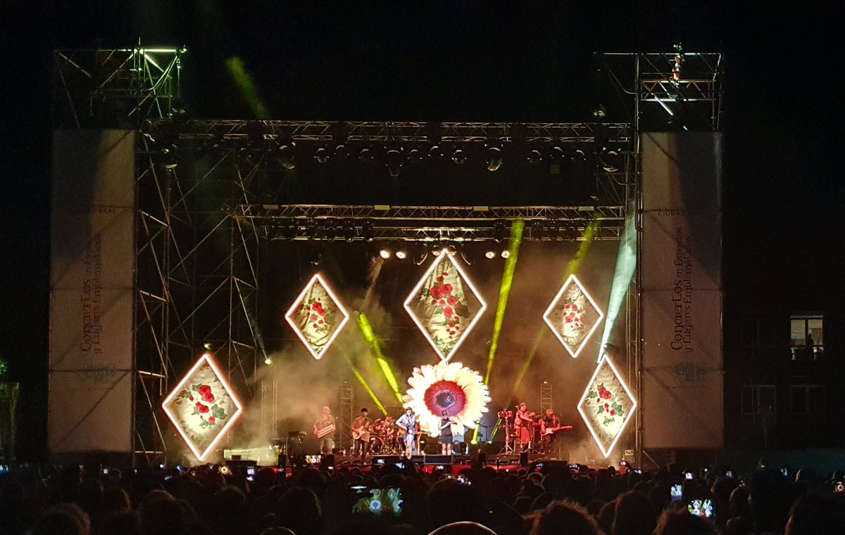 dbroceno's tweet photo. Conciertazo de @RozalenMusic en @wikiCR. Gracias a la @DiputacionCR por esta iniciativa de #ConciertosEnLugaresEmblemáticos. https://t.co/sTZU1SCrdS