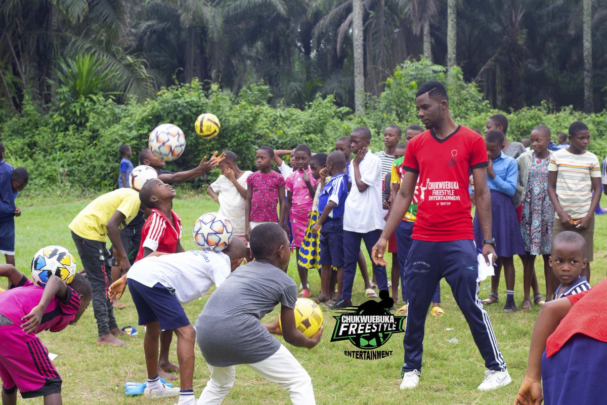 ChukwuebukaFEnt's tweet photo. WEEK 47 #CSFFTP
Scene from week 47 of the Chukwuebuka School Freestyle Football Training Program #CSFFTP22 at Excellent Int'l College on 26th May, 2022 with our founder @ChukwuebukaEZ
SUPPORT🙏 A CHILD WITH A F⚽OTBALL ⤵️
ZENITH BANK
Chukwuebuka Sylva Ezugha
(2086502706) https://t.co/8ssYBELyO3
