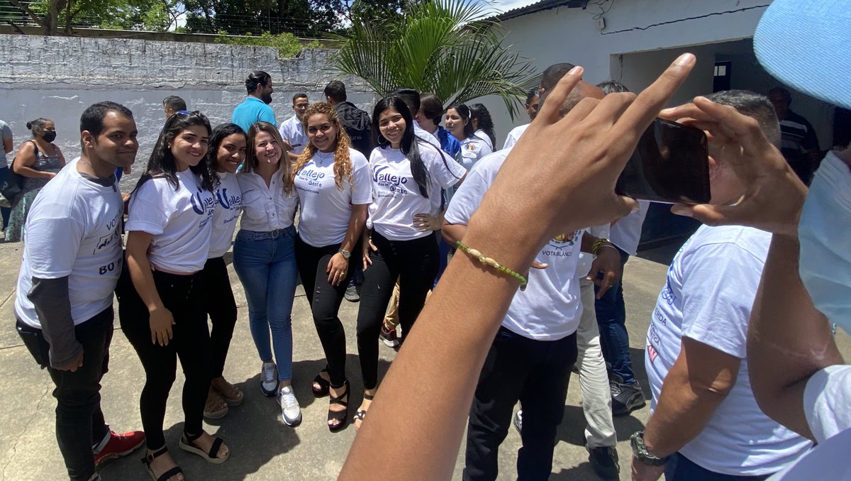 anyelithetc's tweet photo. Excelente asamblea de jóvenes en El Tigre, Edo. Anzoátegui. Motivando a nuestra juventud ADeca y demás compañeros a participar en nuestro proceso interno. Luego del #11Jun la JAD se fortalece y seguiremos haciendo política de altura, de amplitud y respeto #ADCaminaConBernabé https://t.co/kP52ERiHfl