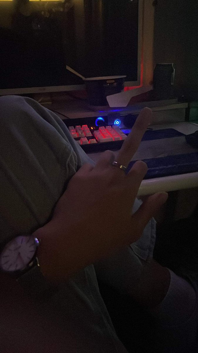 Kimdang_0169's tweet photo. 19년인생 중 요즘이 인생 최대에 또라이가 되가고 있는 기분이다 언제 일하고 ���제 타지역 놀러 다니냐 😤 https://t.co/an6xKvx0kb