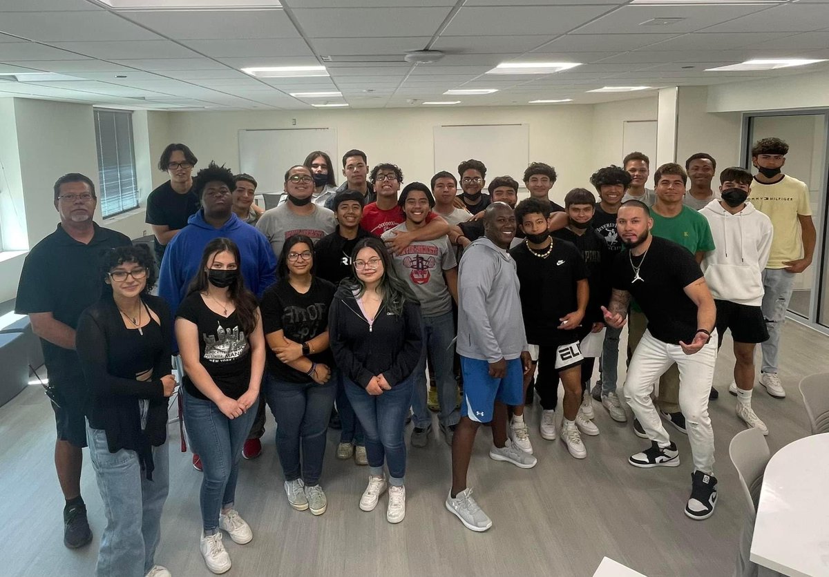 Rockets 🚀 getting a good positive schooling from Alumni Rick Ramirez. Thanks for showing some of that Rocket Love. P2B 🚀