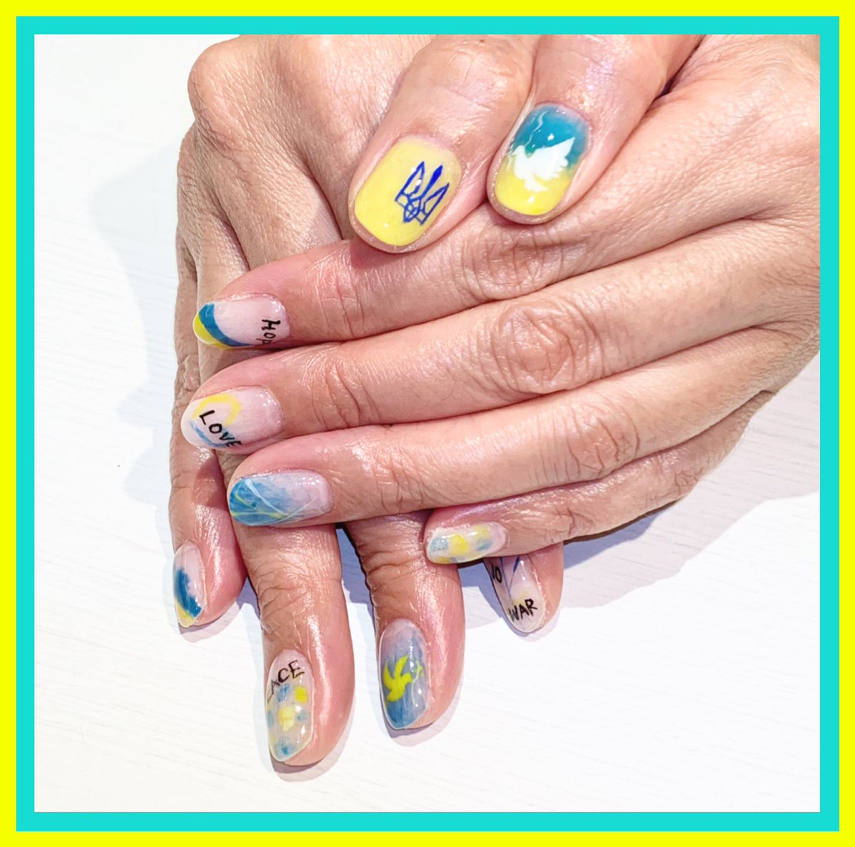 MsChako's tweet photo. Unfortunately, nearly three months have passed since I  had Ukraine motif on my nail🥲This is the second version🇺🇦

残念ながら、ウクライナをモチーフとしたネイルにしてから約3ヶ月もたつ😱これは第2バージョン🕊
#StandWithUkraine #Ukraine️ #peace  #ウクライナ #peace #nail #ネイル https://t.co/oEODnqLbO3