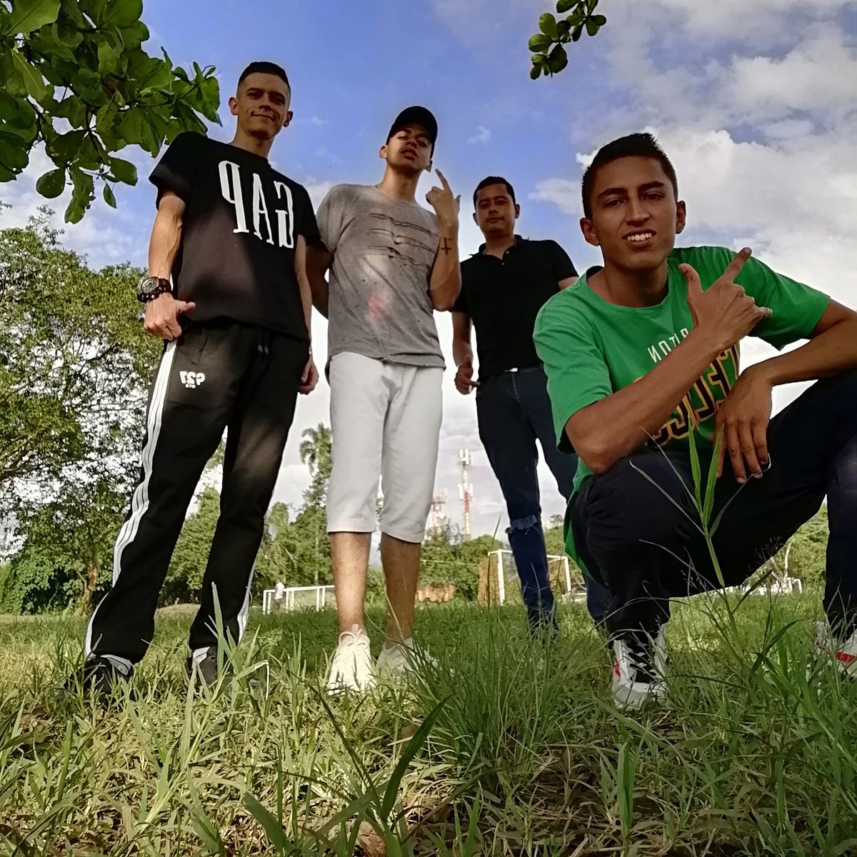 StevenGarcia98's tweet photo. #NuevaFotoDePerfil https://t.co/MvWgJkAH7g