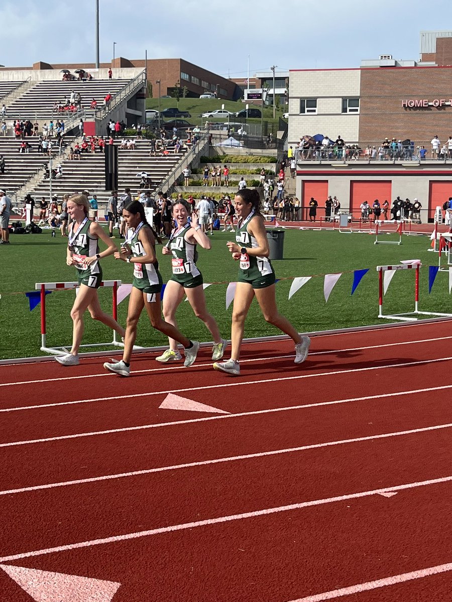 Seated 6th but <a href="/NerinxXC/">Nerinx Runners</a> got 3rd in the 4x4 to break a tie for 4th place overall! Amazing race by <a href="/lucycbrady/">Lucy Brady</a> <a href="/mjacknewitz/">Marisa Jacknewitz</a> <a href="/mschillinger_/">maddie schilllinger</a> and Luci Medina in 4:07