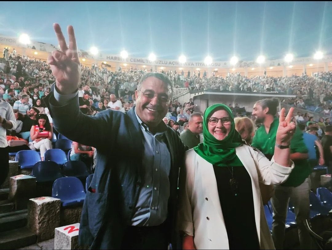 FatmaAkin88's tweet photo. Biriniz genel merkezi kapatıp ortak çatıda siyaset yapın
#chphdp https://t.co/AlpAyfz9G9