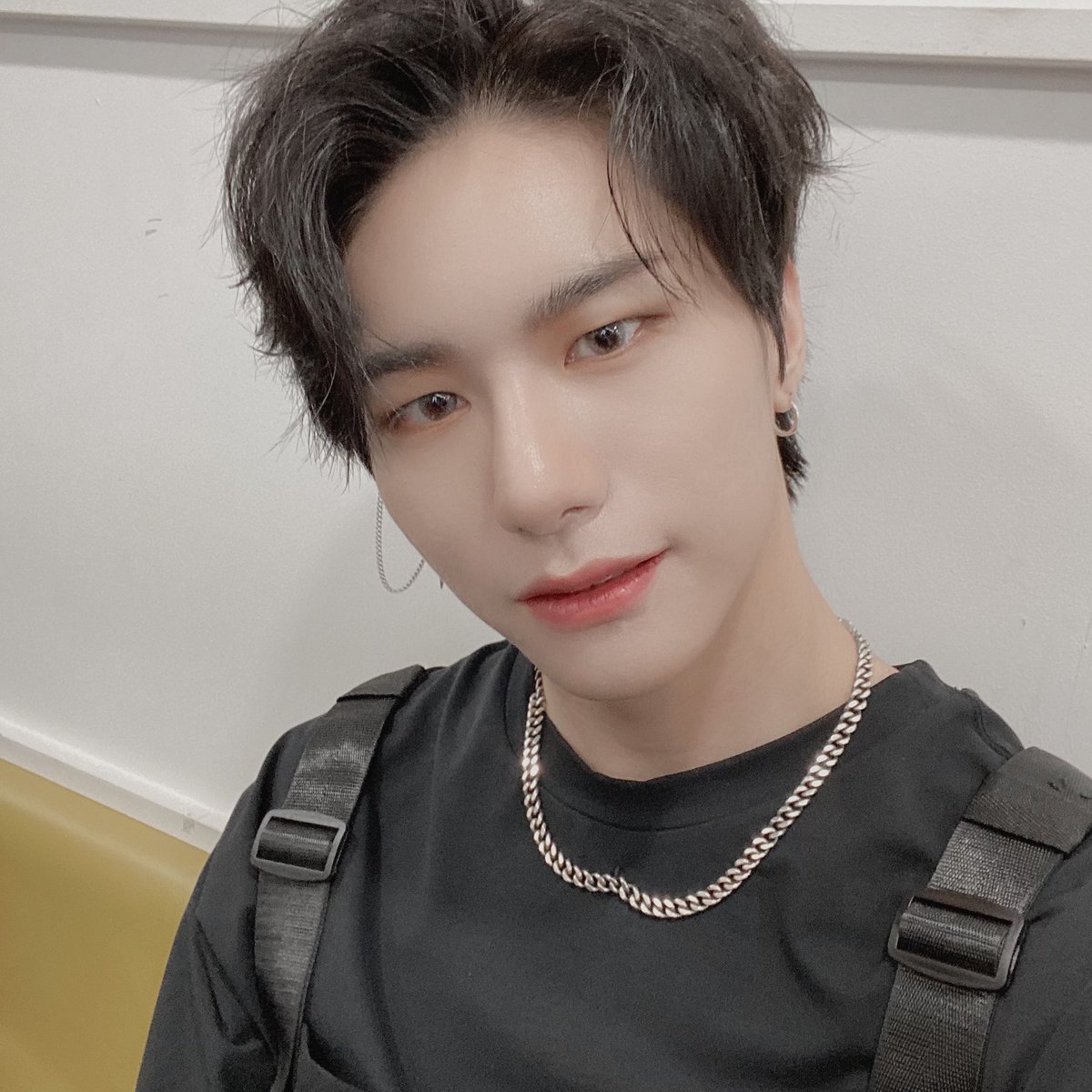 VieGoId's tweet photo. ¡  🗝️  𓂃⠀  #Xandre🍯 :  ᥙρdᥲtᥱ⠀\  on⠀[⠀#MIZTERY_Debut⁩ * 🗯 ]

¿Yo enamorado? Solo de las más lindas del día de hoy ⁦@itzmiztery⁩ 💗 cause I heard they are #ICYbut미스터리_onfire⁩ y yo con mis dotes de investigación quise ser el primero en descubrirlo 🫣 https://t.co/QN758E1GPF