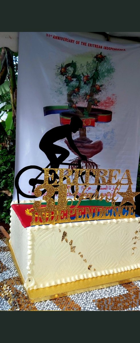 BeyeneRussom's tweet photo. Eritreans In Nairobi put our hero
#biniamgirmay, on our cake of #31stIndependenceDay, simbolsing the road that Eritrea has chosen.
The road of our #IndependentChoice, the #BackboneOfOurPride.
The road to victory! https://t.co/GJ059rGmZD