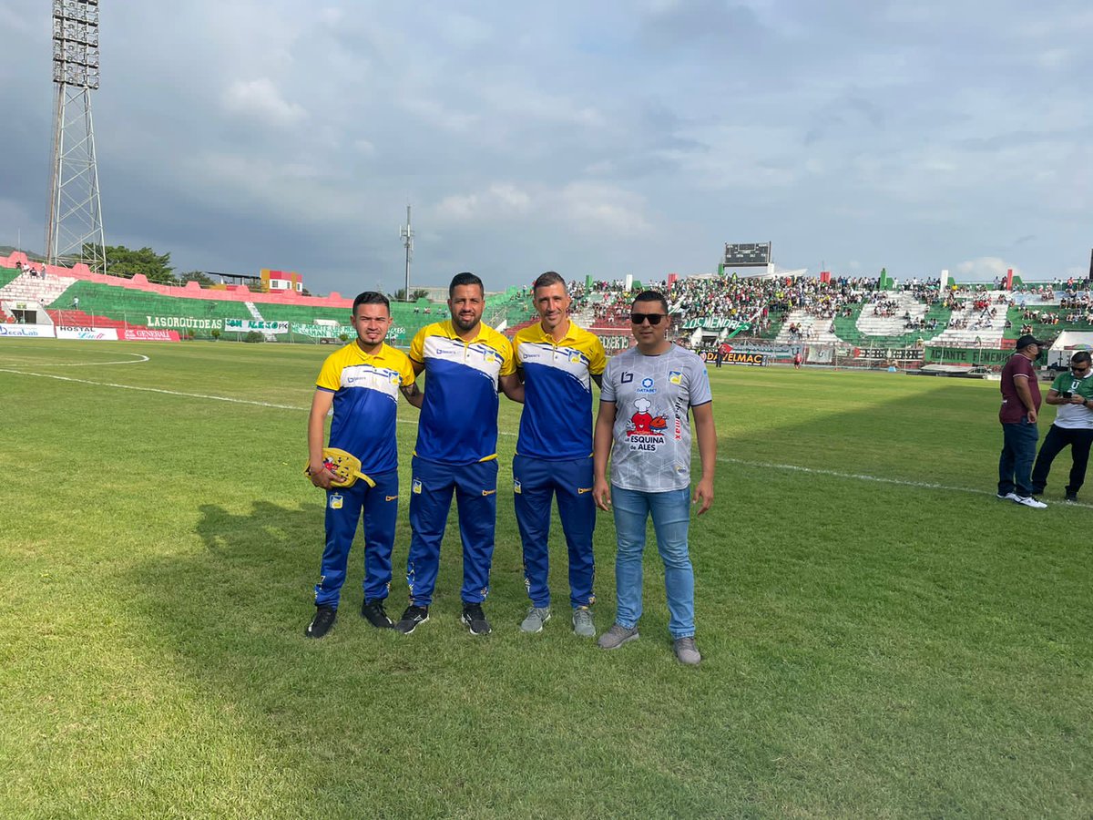 Javiercarva1's tweet photo. Presentación de @LigaPortoviejo bien los chicos de la sub 17 y 19 @DelfinSC 2@2 se sigue mejorando @zurdolopez6 @31_robinson #docerick https://t.co/H5YUib89vU