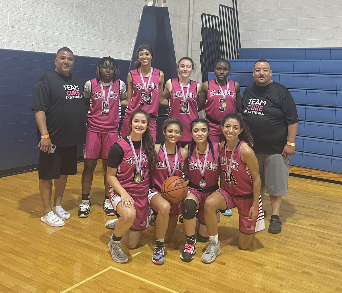 TeamCureHoops's tweet photo. Great way to end the weekend and head into summer leagues, way to compete and take care of business going 6-0 and winning the VAC Memorial Day shootout @sophia_h11 @arianadaniels_4 @AlaynaSmith111 @jacey_mullen @oliviarouser https://t.co/ib0ca9KwMN