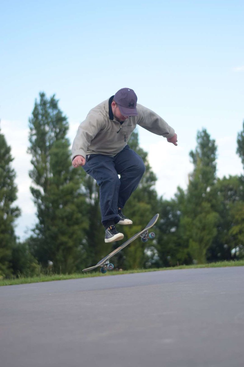 harry___moore_'s tweet image. I thought shuvs would suck for photography but they’re not that bad. I also pop fakie flips better than regs so idk #skateboard #fakieflip #kickflip #shuv