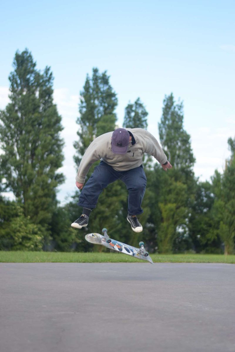 harry___moore_'s tweet image. I thought shuvs would suck for photography but they’re not that bad. I also pop fakie flips better than regs so idk #skateboard #fakieflip #kickflip #shuv