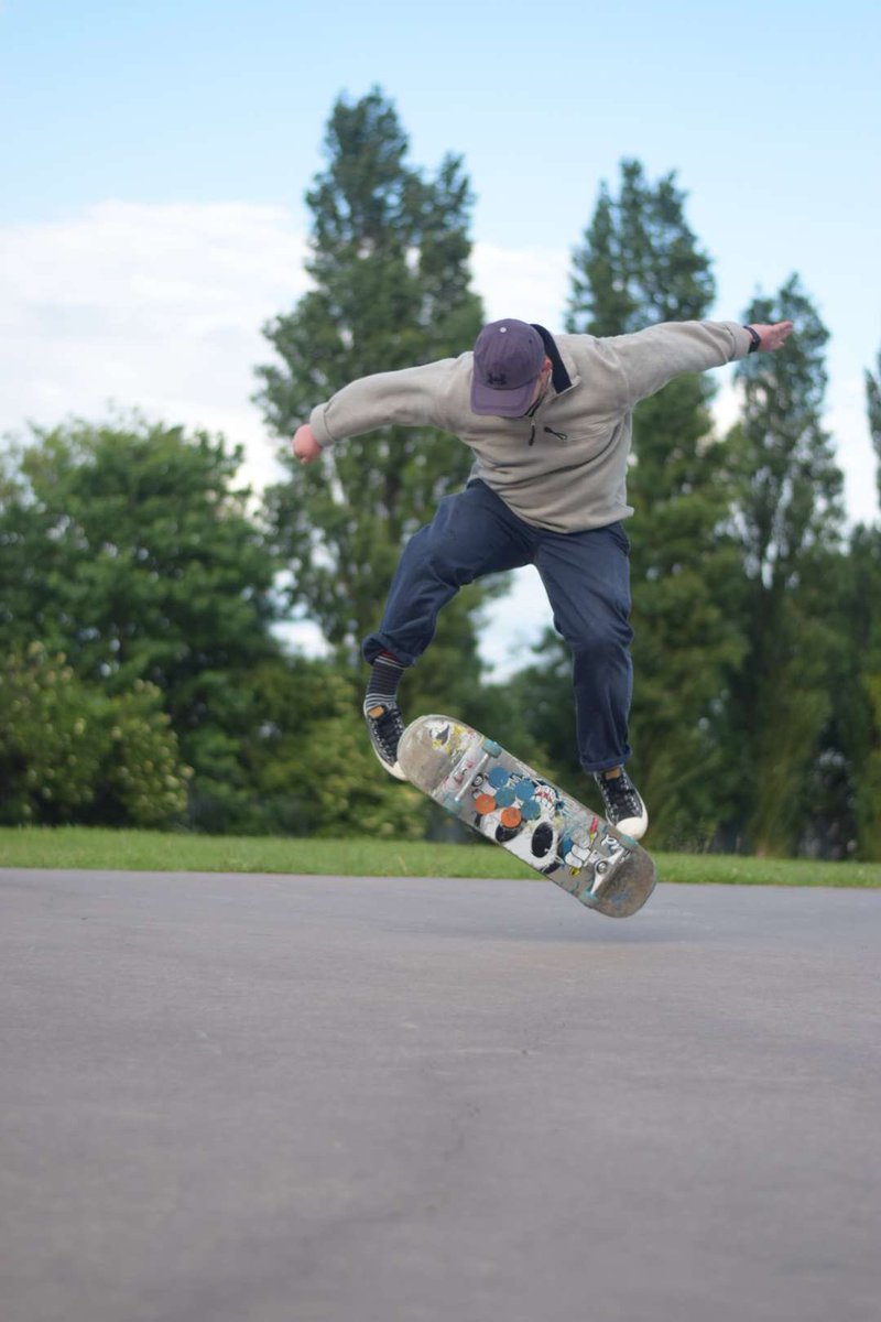 harry___moore_'s tweet image. I thought shuvs would suck for photography but they’re not that bad. I also pop fakie flips better than regs so idk #skateboard #fakieflip #kickflip #shuv