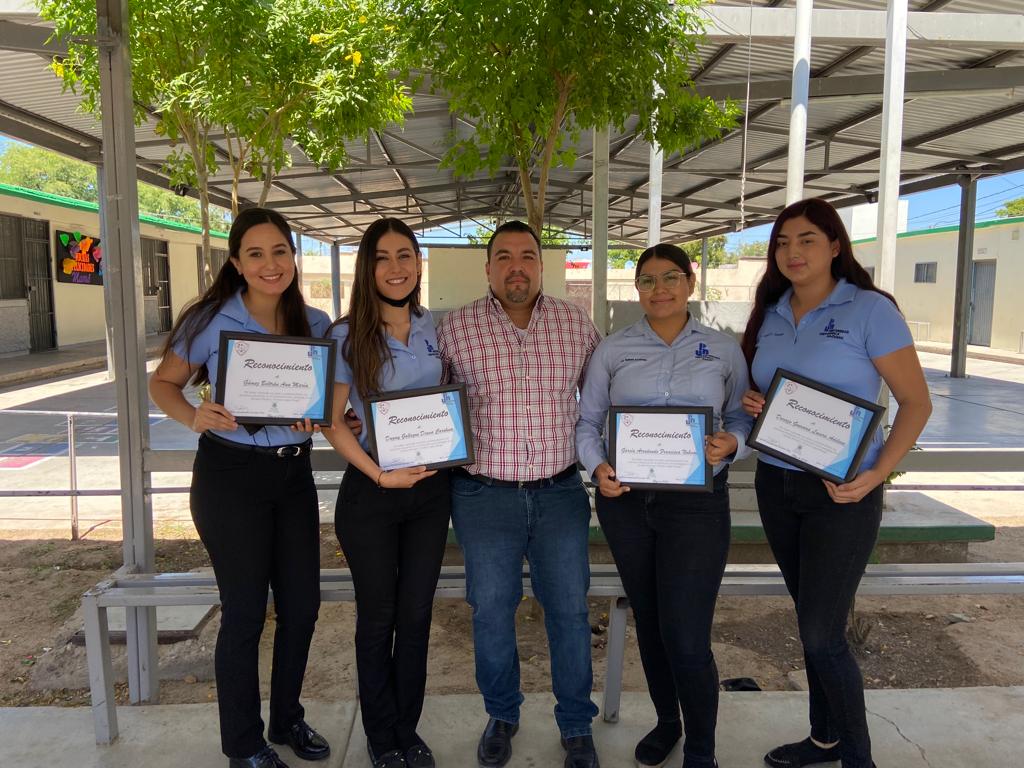 HermosilloUpn's tweet photo. Culminación de práctica docente de los alumnos de 8vo semestre de la Licenciatura en Pedagogía en las escuelas primarias, Ejército Mexicano y Ernesto López Riesgo.

Maestro Titular Juan Luis Flores Zazueta https://t.co/dD7CCcW92z