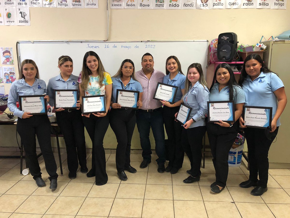 HermosilloUpn's tweet photo. Culminación de práctica docente de los alumnos de 8vo semestre de la Licenciatura en Pedagogía en las escuelas primarias, Ejército Mexicano y Ernesto López Riesgo.

Maestro Titular Juan Luis Flores Zazueta https://t.co/dD7CCcW92z