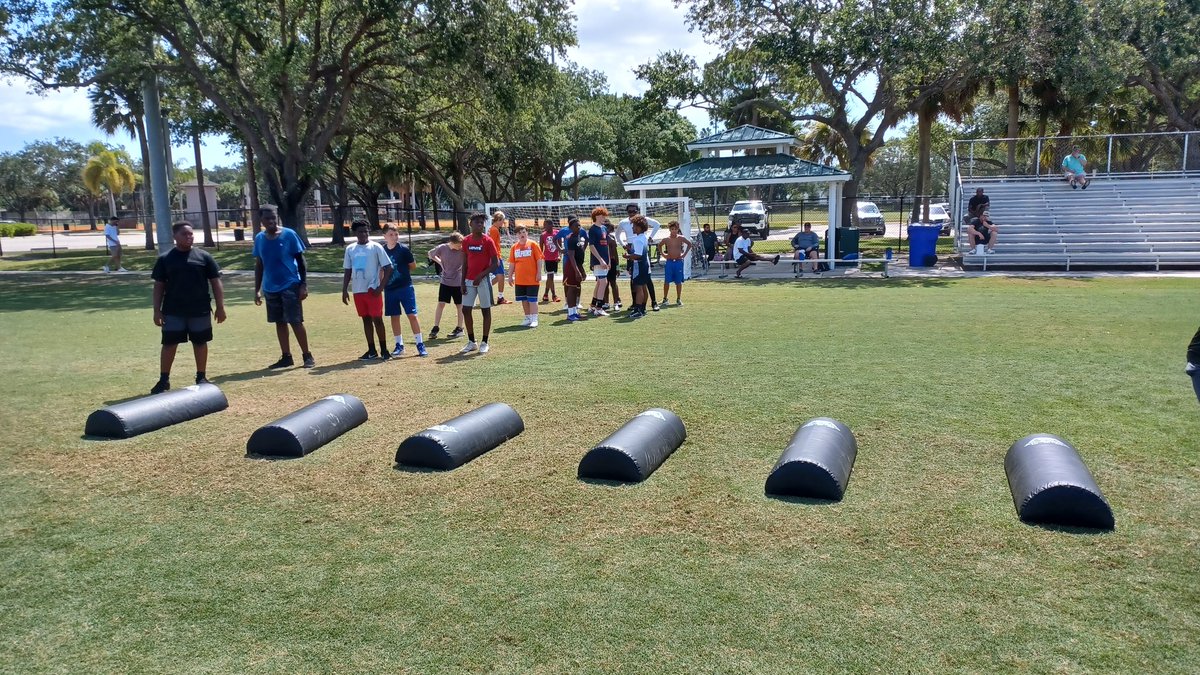 CoachAnthonyP's tweet photo. Another Saturday @PGAPark grinding ar our BE Great workouts. Season coming quick these boys will be ready. @BrennanCoffey1 https://t.co/GqdXAOATeY