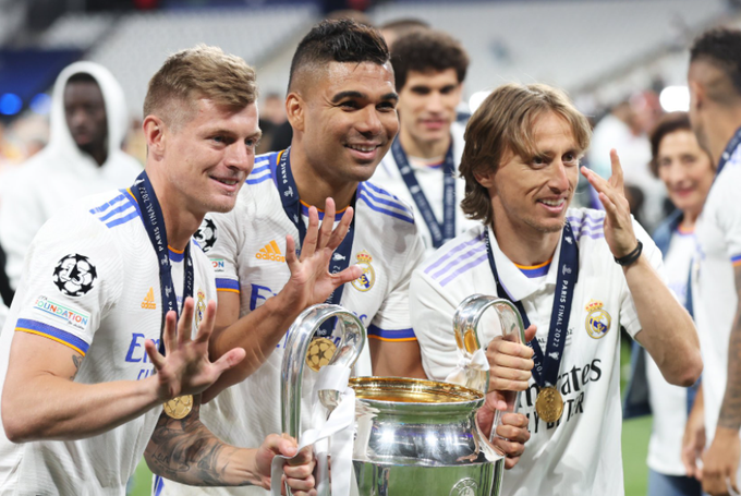 CuriosidadesEU's tweet photo. Ceballos: "Kroos, Modric e Casemiro estavam jogando cartas antes da final. Eu nem conseguia dormir." https://t.co/qKBXV6Ykoh
